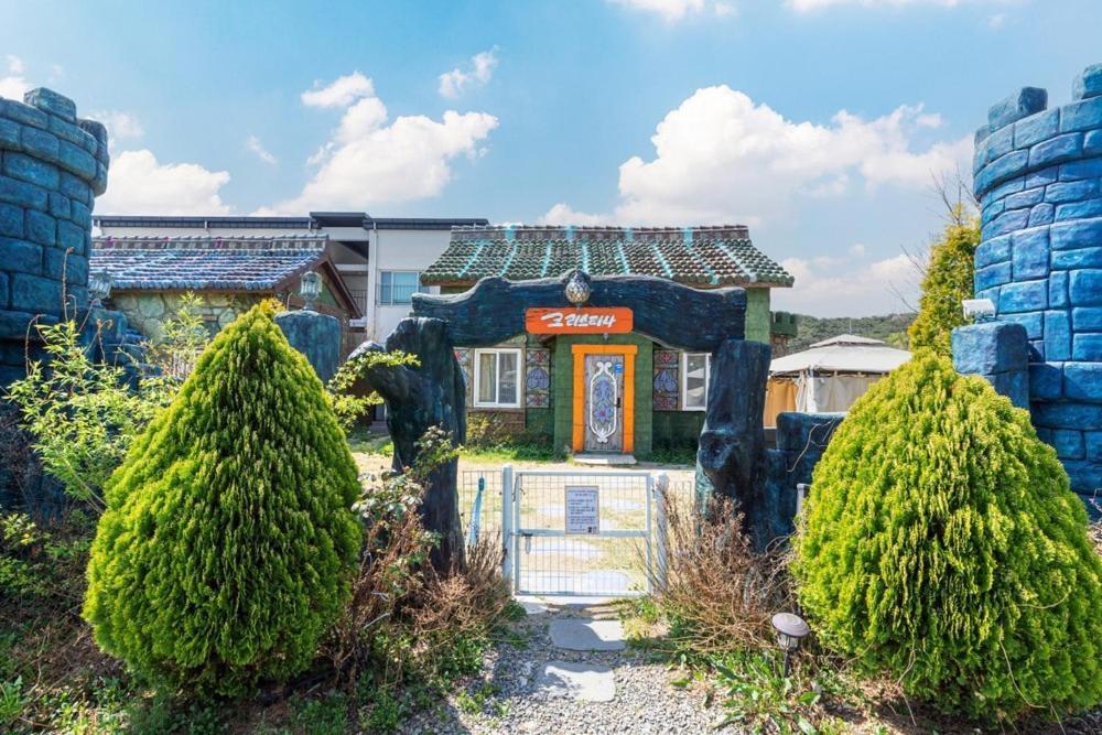 Lala Land Pet Friendly Pension Gyeongju Exterior foto